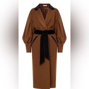 Chic Cashmere Coat with Black Velvet Belt